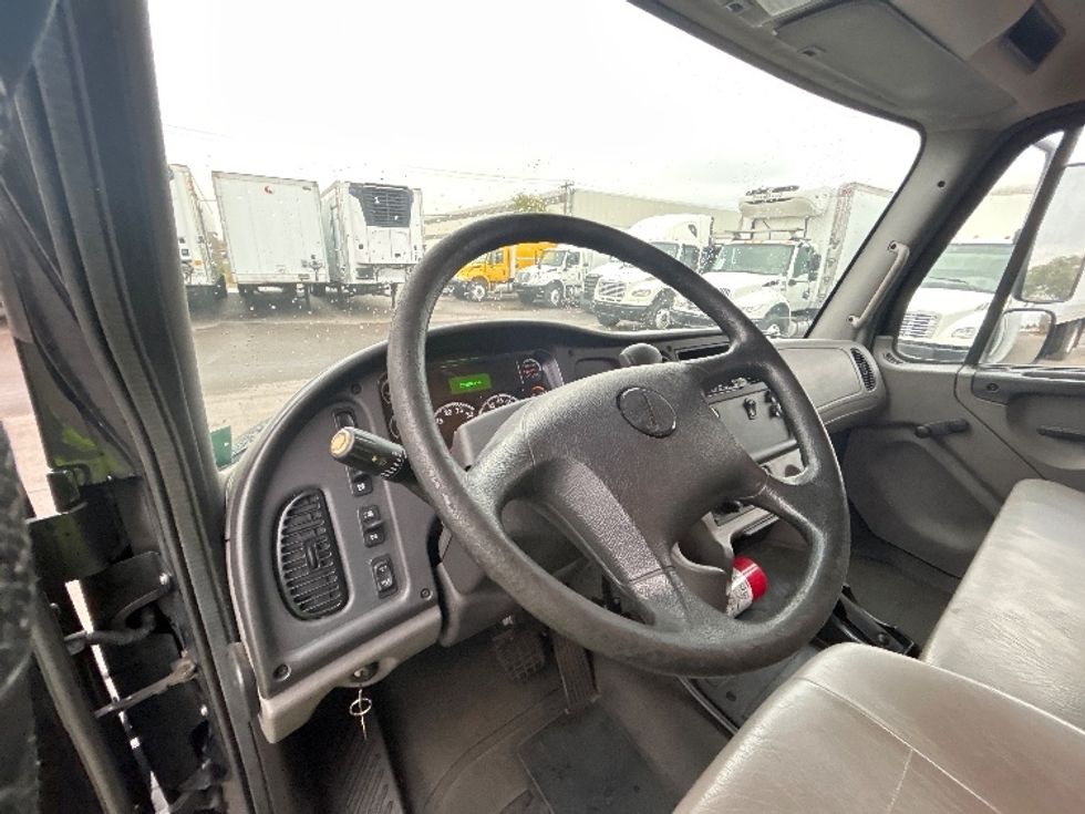 Medium Duty Box Truck-Light and Medium Duty Trucks-Freightliner-2020-M2-Brooklyn Park-MN-135,540\n\t\tmiles-$ 50,750 - Image 16