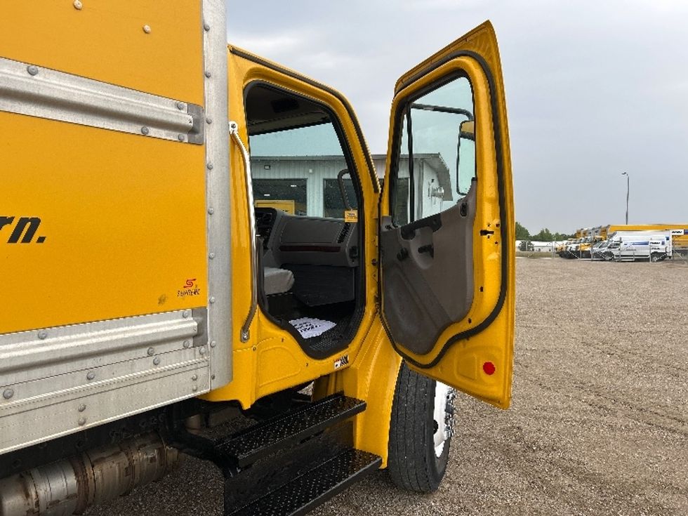 Medium Duty Box Truck-Light and Medium Duty Trucks-Freightliner-2020-M2-Brooklyn Park-MN-162,262\n\t\tmiles-$ 62,750 - Image 20
