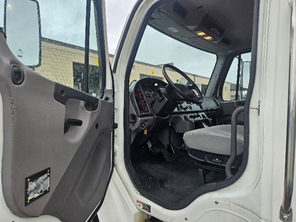 Medium Duty Box Truck-Light and Medium Duty Trucks-Freightliner-2020-M2-Brooklyn Park-MN-260,496\n\t\tmiles-$ 38,250 - Image 15