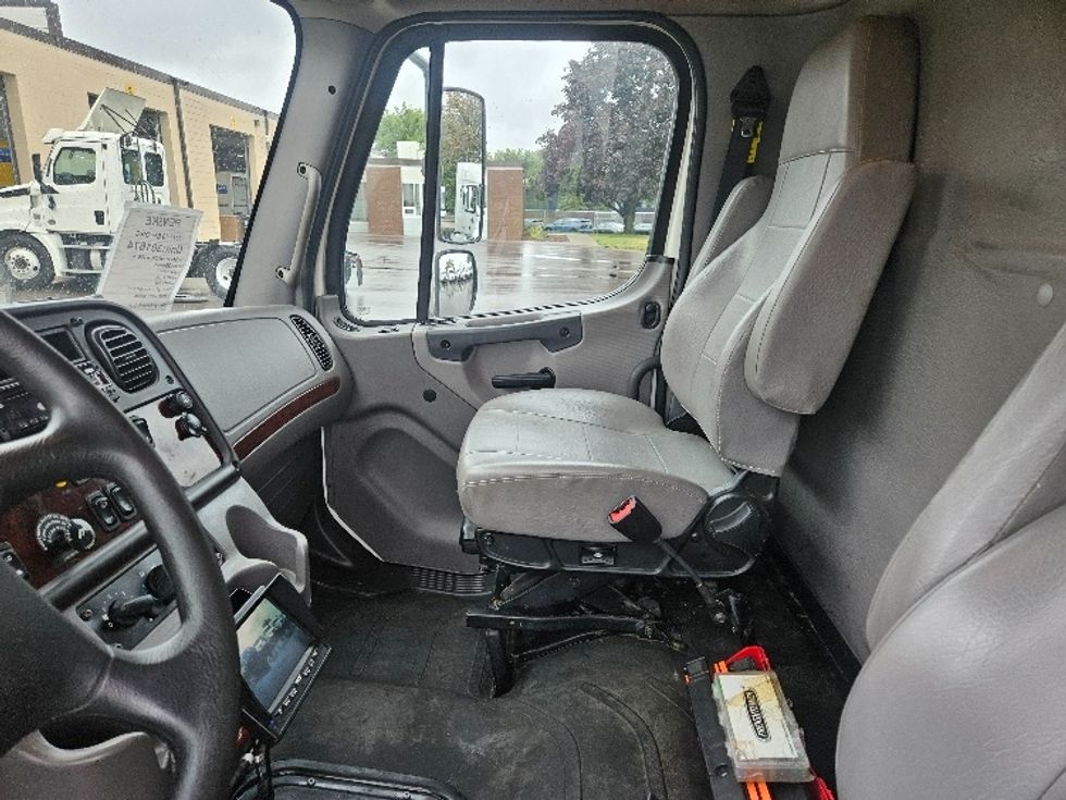 Medium Duty Box Truck-Light and Medium Duty Trucks-Freightliner-2020-M2-Brooklyn Park-MN-260,496\n\t\tmiles-$ 38,250 - Image 18