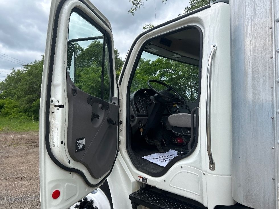 Medium Duty Box Truck-Light and Medium Duty Trucks-Freightliner-2020-M2-Brooklyn Park-MN-40,237\n\t\tmiles-$ 65,250 - Image 15
