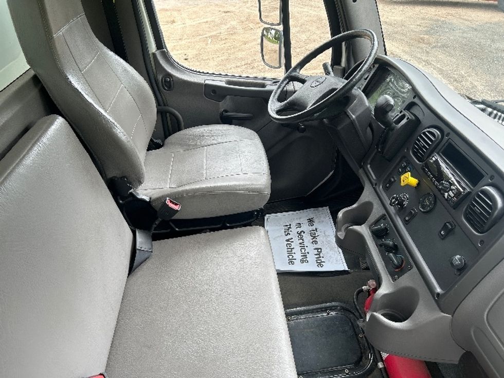 Medium Duty Box Truck-Light and Medium Duty Trucks-Freightliner-2020-M2-Brooklyn Park-MN-40,237\n\t\tmiles-$ 65,250 - Image 21