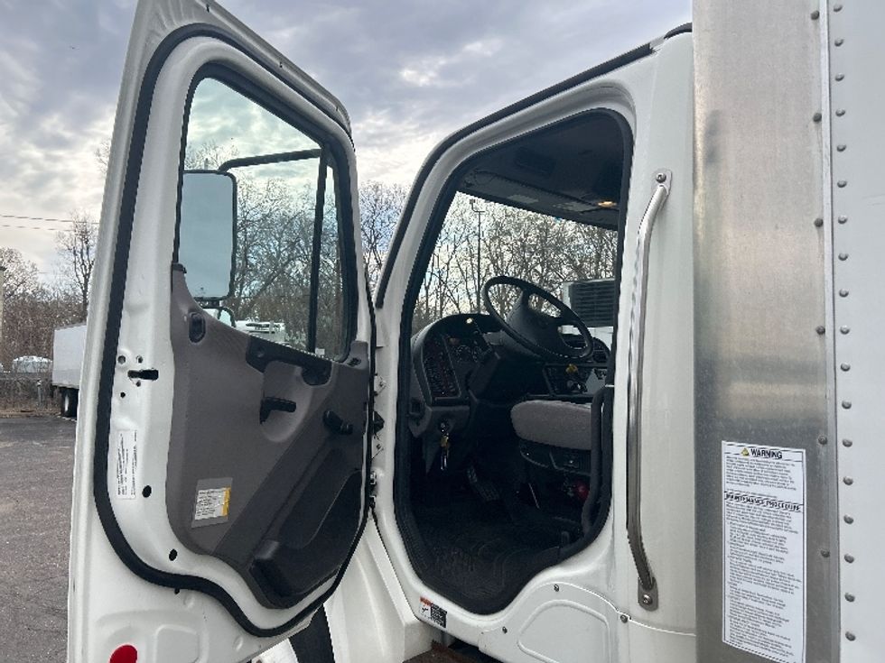 Medium Duty Box Truck-Light and Medium Duty Trucks-Freightliner-2020-M2-Brooklyn Park-MN-49,243\n\t\tmiles-$ 73,000 - Image 16