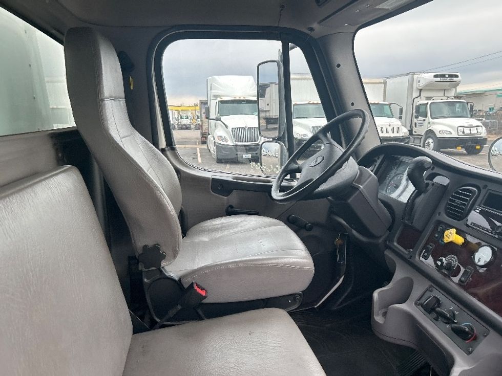 Medium Duty Box Truck-Light and Medium Duty Trucks-Freightliner-2020-M2-Brooklyn Park-MN-49,243\n\t\tmiles-$ 73,000 - Image 22