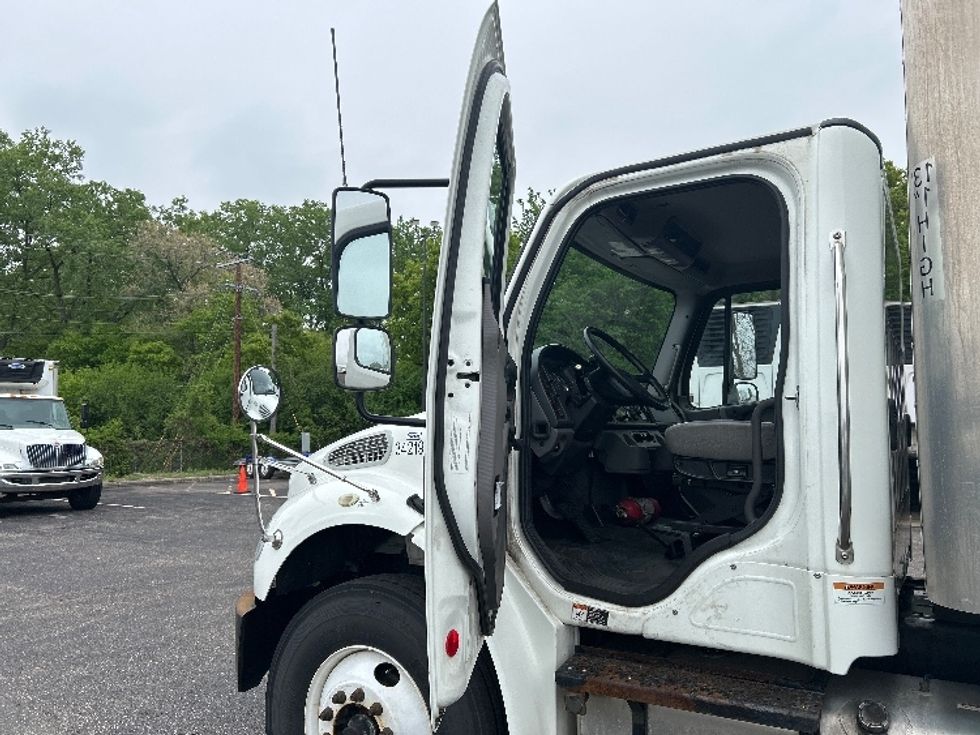 Medium Duty Box Truck-Light and Medium Duty Trucks-Freightliner-2020-M2-Brooklyn Park-MN-98,753\n\t\tmiles-$ 66,250 - Image 16