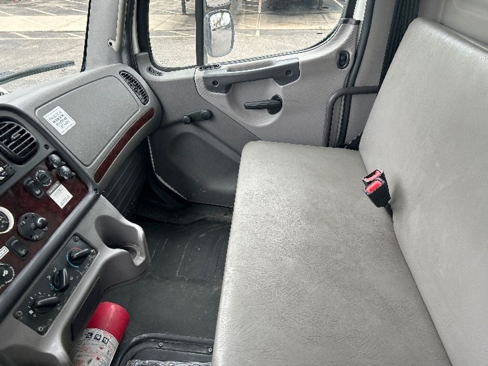 Medium Duty Box Truck-Light and Medium Duty Trucks-Freightliner-2020-M2-Brooklyn Park-MN-98,753\n\t\tmiles-$ 66,250 - Image 19