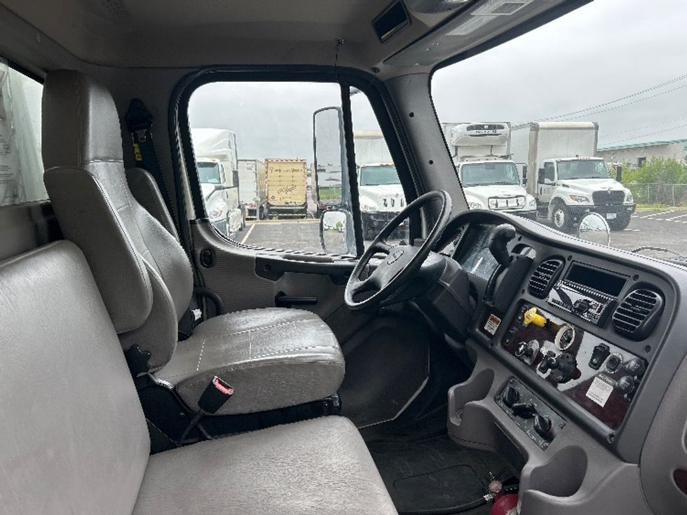Medium Duty Box Truck-Light and Medium Duty Trucks-Freightliner-2020-M2-Brooklyn Park-MN-98,753\n\t\tmiles-$ 66,250 - Image 22