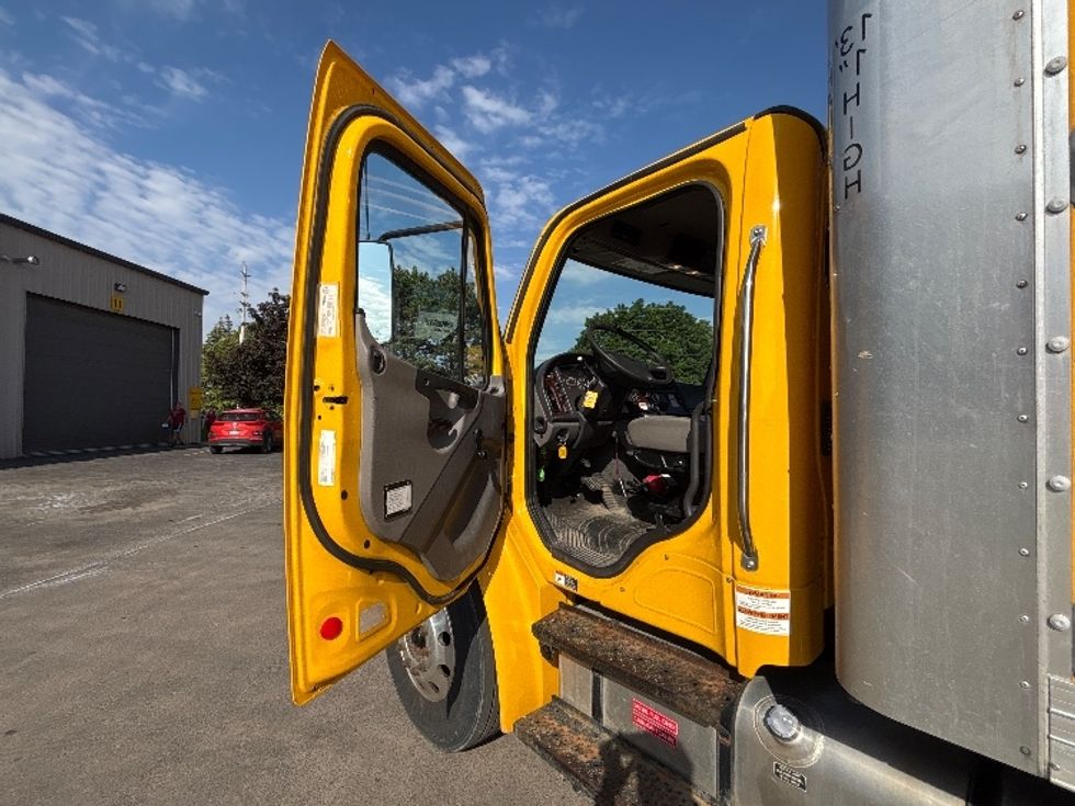 Medium Duty Box Truck-Light and Medium Duty Trucks-Freightliner-2020-M2-Burlington-ON-292,466\n\t\tkm-$ 61,750 - Image 12
