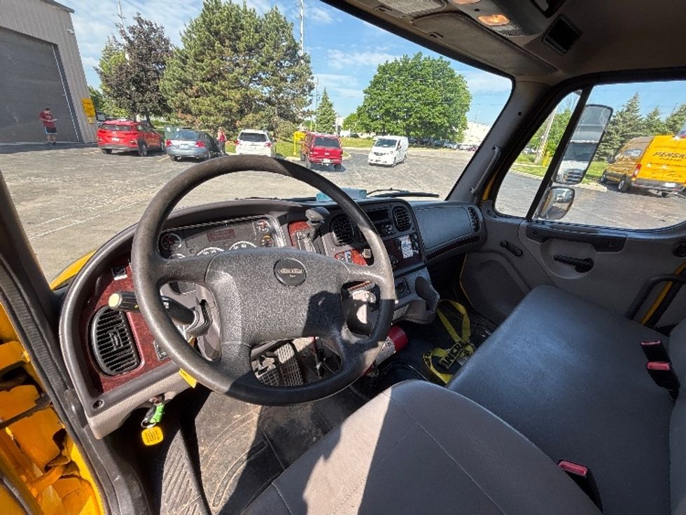 Medium Duty Box Truck-Light and Medium Duty Trucks-Freightliner-2020-M2-Burlington-ON-292,466\n\t\tkm-$ 61,750 - Image 13