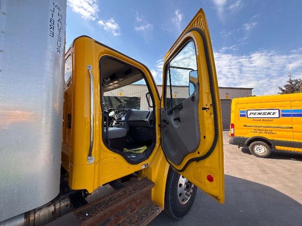 Medium Duty Box Truck-Light and Medium Duty Trucks-Freightliner-2020-M2-Burlington-ON-292,466\n\t\tkm-$ 61,750 - Image 16
