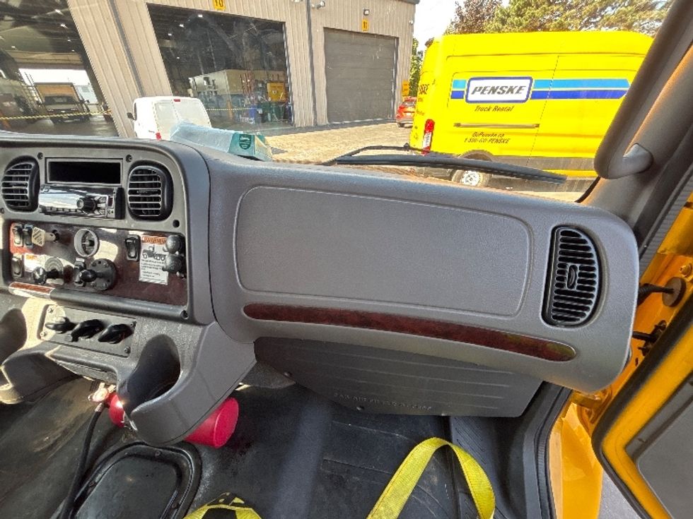 Medium Duty Box Truck-Light and Medium Duty Trucks-Freightliner-2020-M2-Burlington-ON-292,466\n\t\tkm-$ 61,750 - Image 17