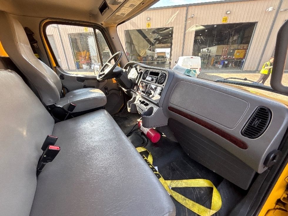 Medium Duty Box Truck-Light and Medium Duty Trucks-Freightliner-2020-M2-Burlington-ON-292,466\n\t\tkm-$ 61,750 - Image 18