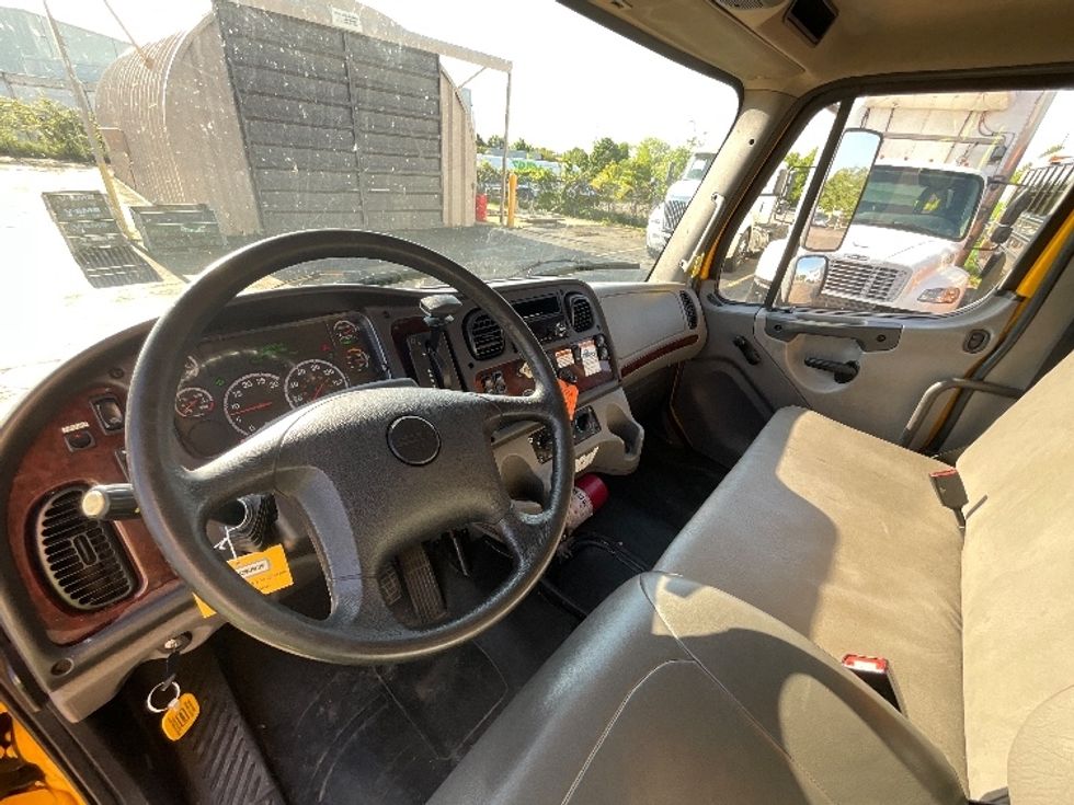 Medium Duty Box Truck-Light and Medium Duty Trucks-Freightliner-2020-M2-Burlington-ON-342,708\n\t\tkm-$ 54,250 - Image 17
