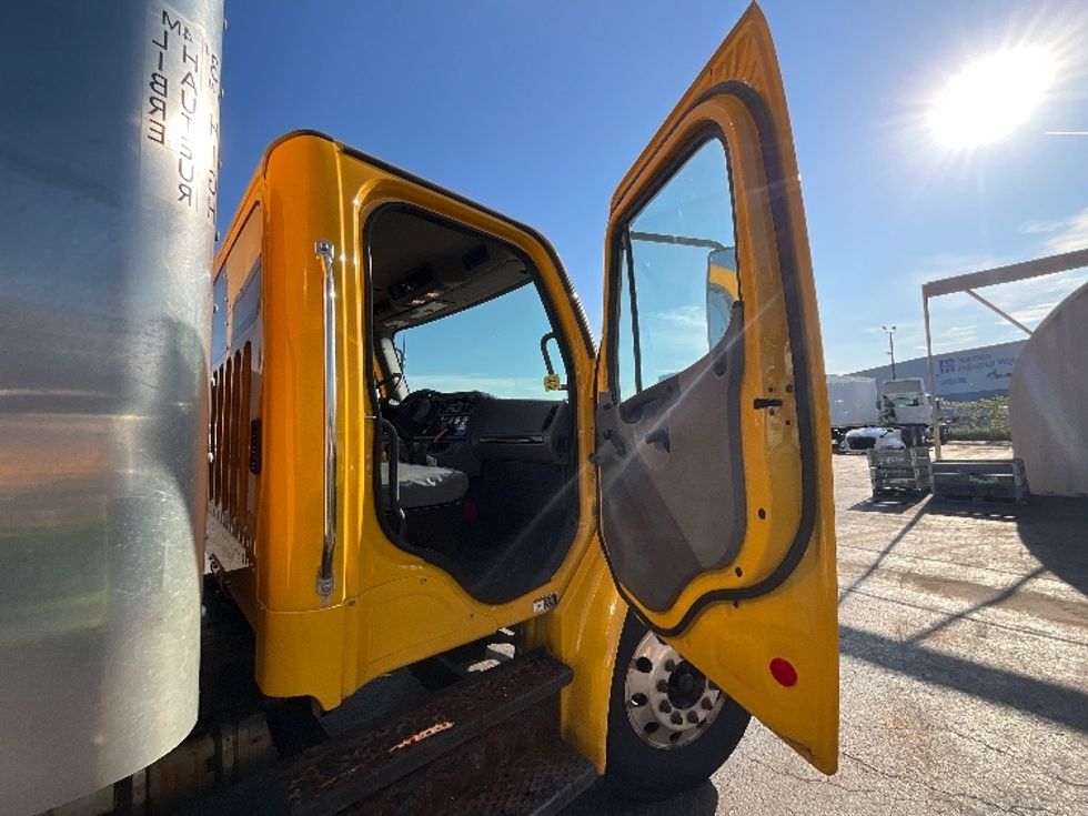 Medium Duty Box Truck-Light and Medium Duty Trucks-Freightliner-2020-M2-Burlington-ON-342,708\n\t\tkm-$ 54,250 - Image 20