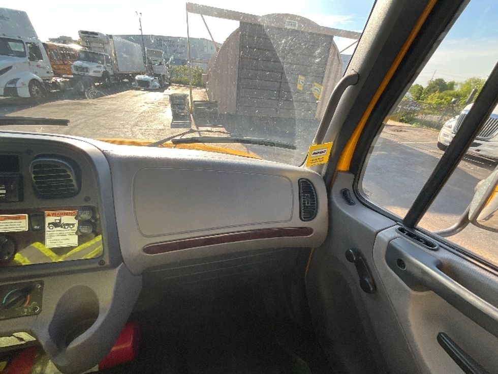 Medium Duty Box Truck-Light and Medium Duty Trucks-Freightliner-2020-M2-Burlington-ON-342,708\n\t\tkm-$ 54,250 - Image 21