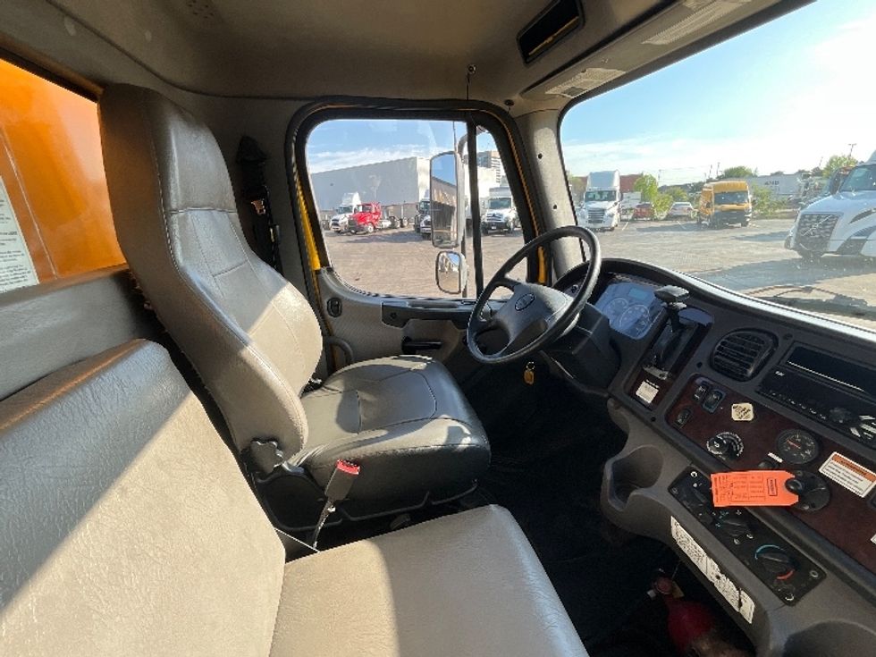 Medium Duty Box Truck-Light and Medium Duty Trucks-Freightliner-2020-M2-Burlington-ON-342,708\n\t\tkm-$ 54,250 - Image 22