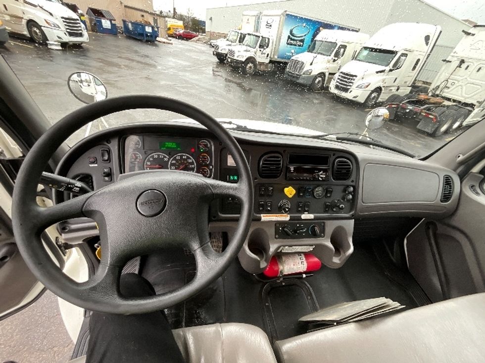 Medium Duty Box Truck-Light and Medium Duty Trucks-Freightliner-2020-M2-Burlington-ON-371,566\n\t\tkm-$ 68,000 - Image 18