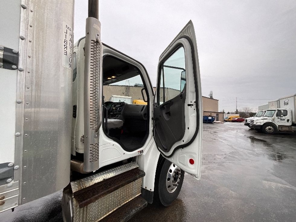 Medium Duty Box Truck-Light and Medium Duty Trucks-Freightliner-2020-M2-Burlington-ON-371,566\n\t\tkm-$ 68,000 - Image 20