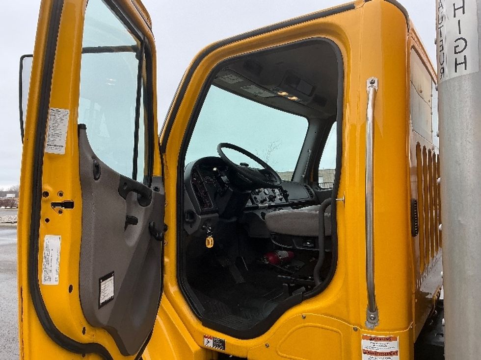 Medium Duty Box Truck-Light and Medium Duty Trucks-Freightliner-2020-M2-Burlington-ON-372,277\n\t\tkm-$ 54,500 - Image 16