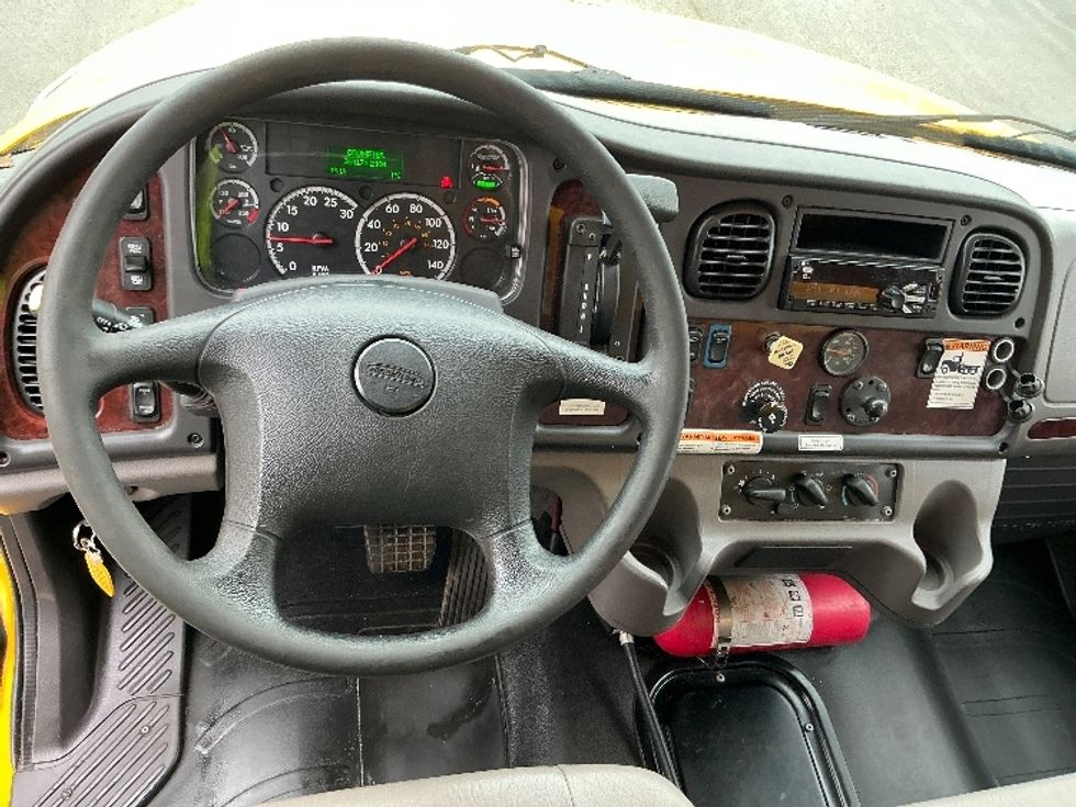 Medium Duty Box Truck-Light and Medium Duty Trucks-Freightliner-2020-M2-Burlington-ON-372,277\n\t\tkm-$ 54,500 - Image 18