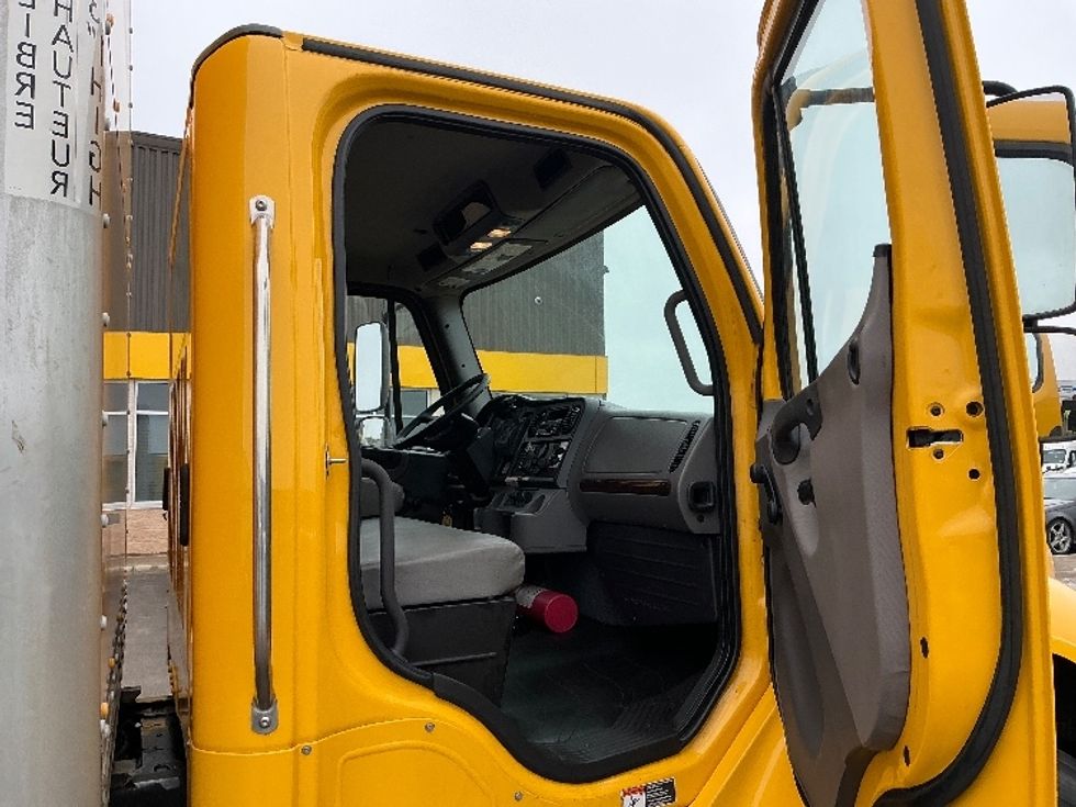 Medium Duty Box Truck-Light and Medium Duty Trucks-Freightliner-2020-M2-Burlington-ON-372,277\n\t\tkm-$ 54,500 - Image 20