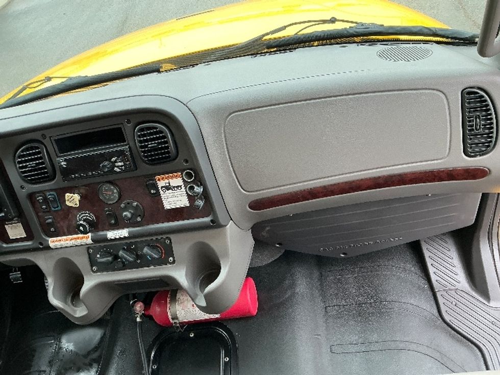 Medium Duty Box Truck-Light and Medium Duty Trucks-Freightliner-2020-M2-Burlington-ON-372,277\n\t\tkm-$ 54,500 - Image 21