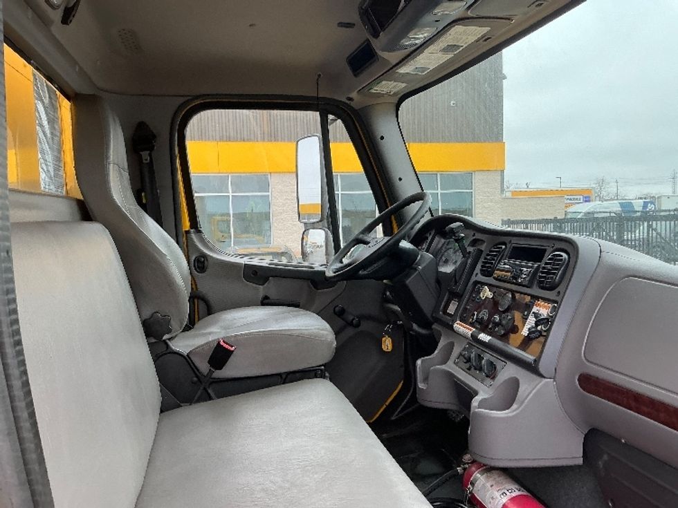 Medium Duty Box Truck-Light and Medium Duty Trucks-Freightliner-2020-M2-Burlington-ON-372,277\n\t\tkm-$ 54,500 - Image 22