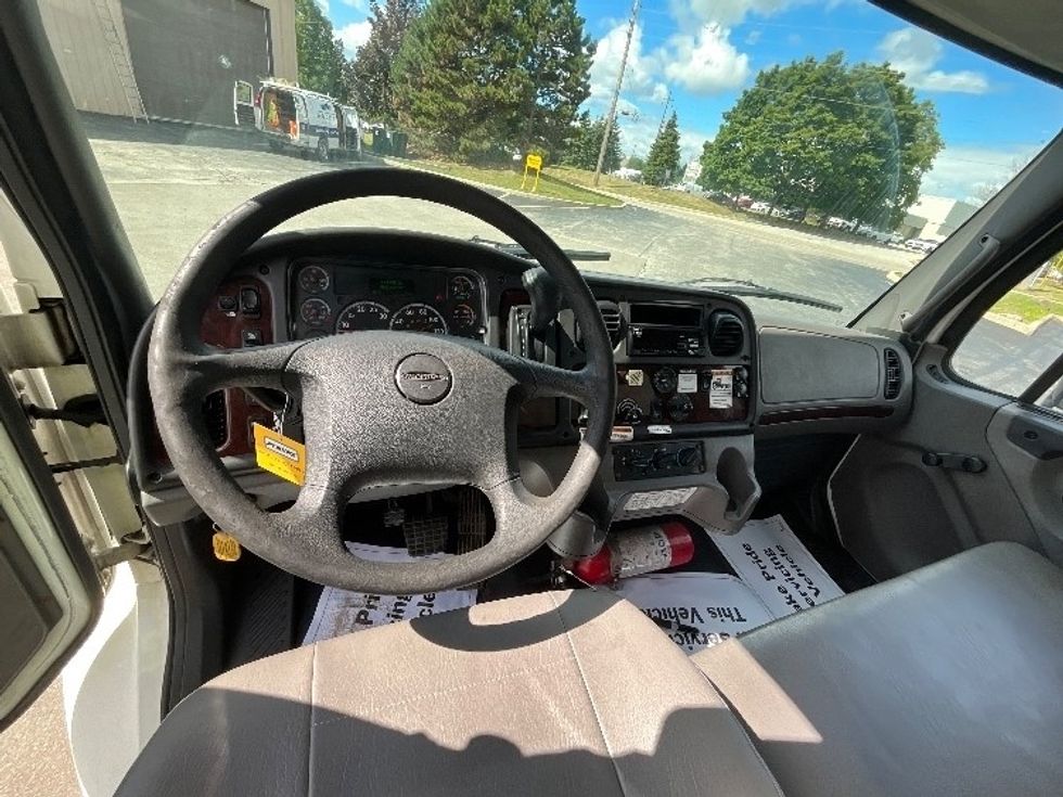 Medium Duty Box Truck-Light and Medium Duty Trucks-Freightliner-2020-M2-Burlington-ON-486,795\n\t\tkm-$ 42,250 - Image 18