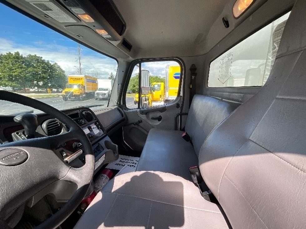 Medium Duty Box Truck-Light and Medium Duty Trucks-Freightliner-2020-M2-Burlington-ON-486,795\n\t\tkm-$ 42,250 - Image 19