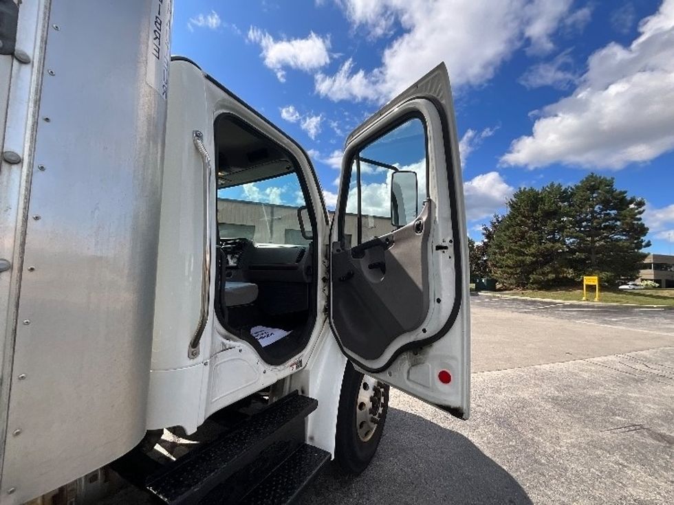 Medium Duty Box Truck-Light and Medium Duty Trucks-Freightliner-2020-M2-Burlington-ON-486,795\n\t\tkm-$ 42,250 - Image 20