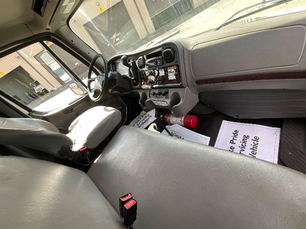 Medium Duty Box Truck-Light and Medium Duty Trucks-Freightliner-2020-M2-Burlington-ON-486,795\n\t\tkm-$ 42,250 - Image 21