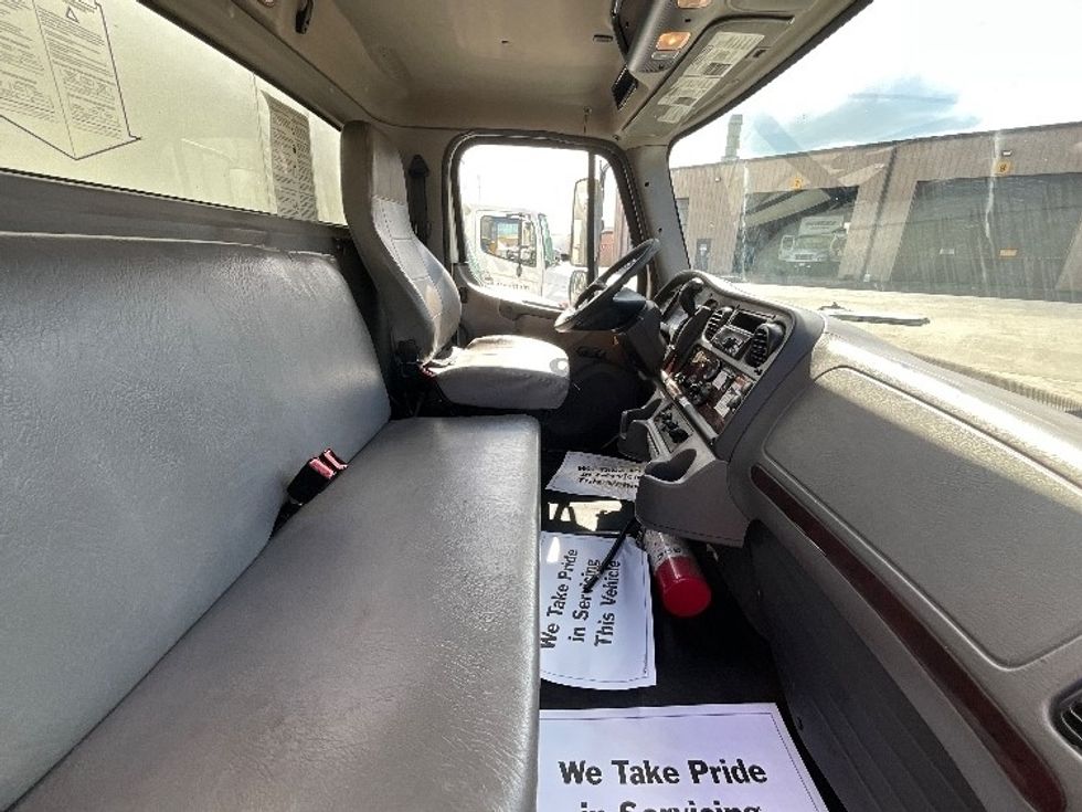Medium Duty Box Truck-Light and Medium Duty Trucks-Freightliner-2020-M2-Burlington-ON-486,795\n\t\tkm-$ 42,250 - Image 22