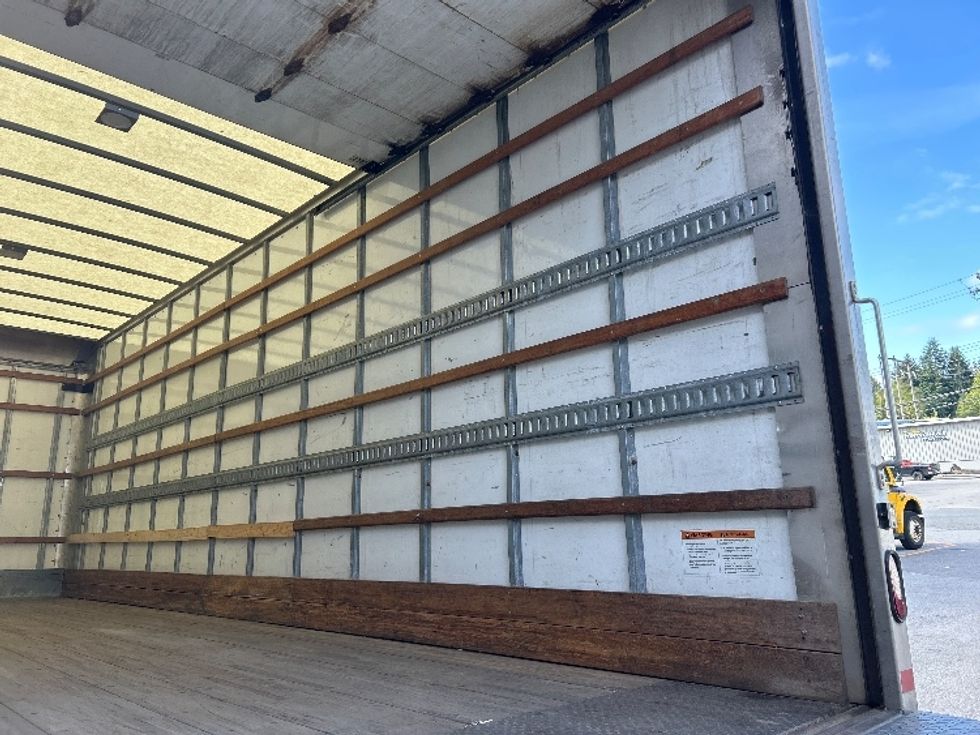Medium Duty Box Truck-Light and Medium Duty Trucks-Freightliner-2020-M2-Burnaby-BC-195,257\n\t\tkm-$ 76,750 - Image 12