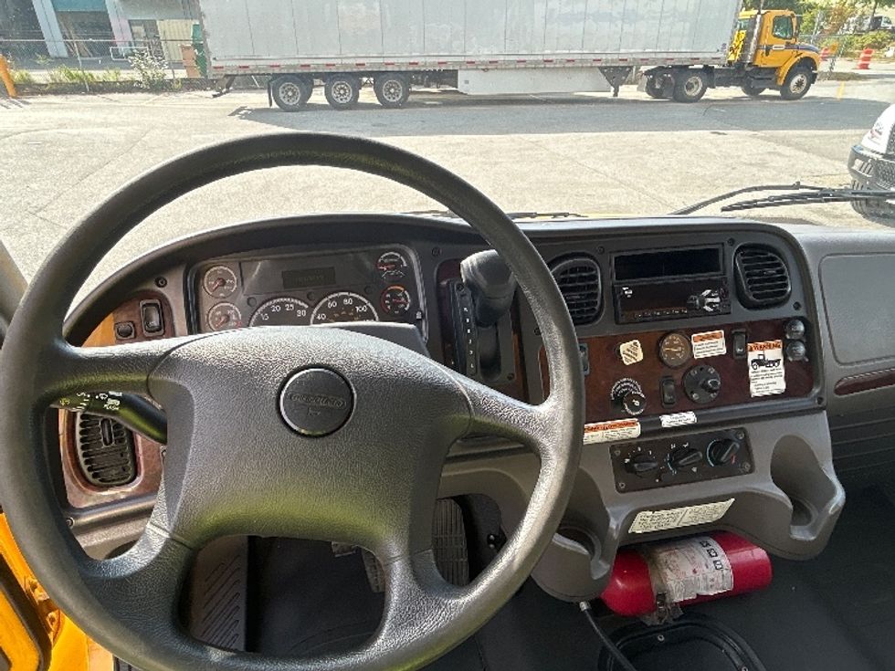 Medium Duty Box Truck-Light and Medium Duty Trucks-Freightliner-2020-M2-Burnaby-BC-195,257\n\t\tkm-$ 76,750 - Image 18