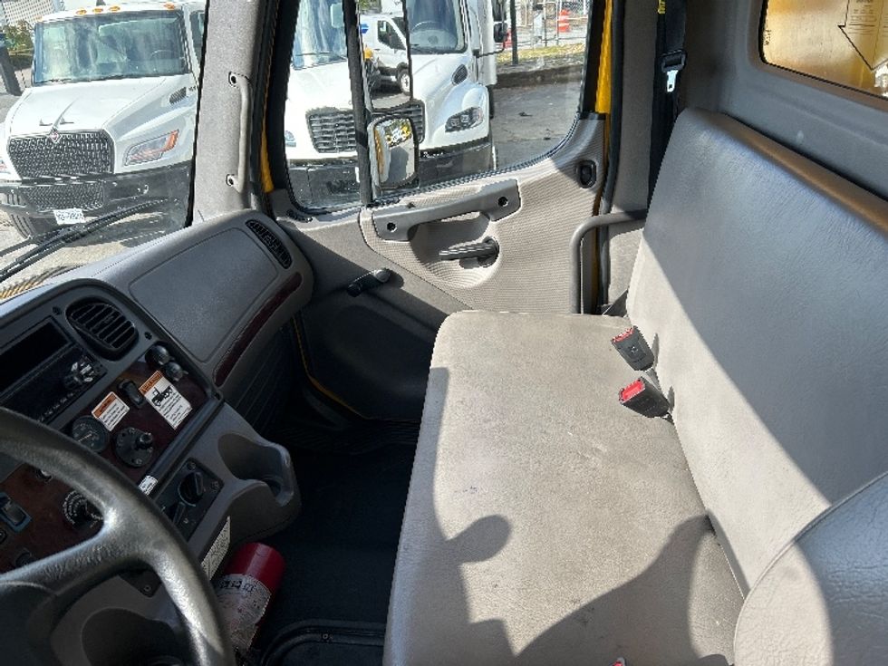 Medium Duty Box Truck-Light and Medium Duty Trucks-Freightliner-2020-M2-Burnaby-BC-195,257\n\t\tkm-$ 76,750 - Image 19
