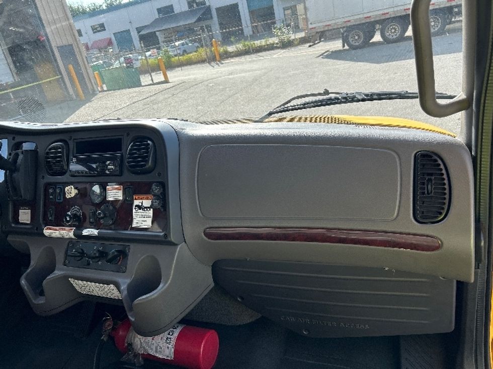 Medium Duty Box Truck-Light and Medium Duty Trucks-Freightliner-2020-M2-Burnaby-BC-195,257\n\t\tkm-$ 76,750 - Image 21