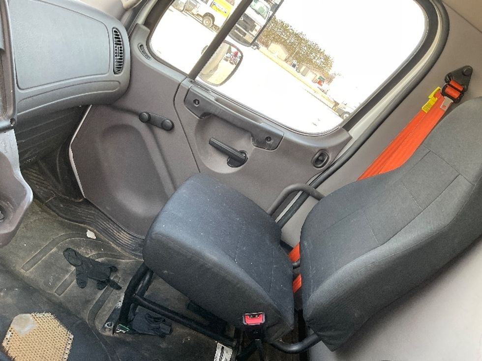 Medium Duty Box Truck-Light and Medium Duty Trucks-Freightliner-2020-M2-Cadillac-MI-234,297\n\t\tmiles-$ 45,250 - Image 19