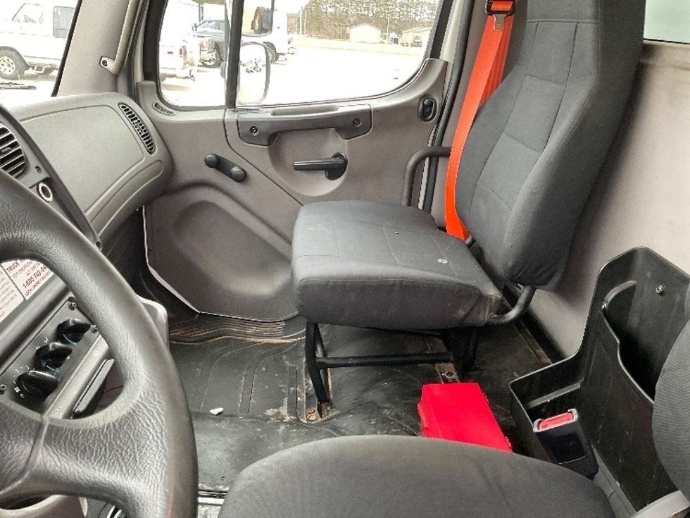 Medium Duty Box Truck-Light and Medium Duty Trucks-Freightliner-2020-M2-Cadillac-MI-244,713\n\t\tmiles-$ 43,750 - Image 19