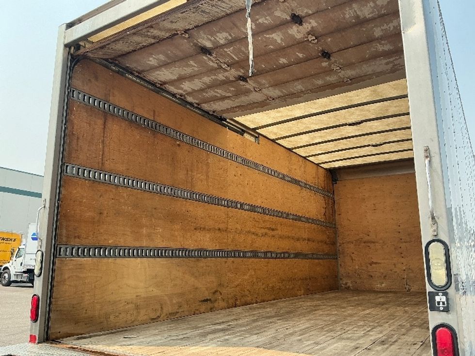 Medium Duty Box Truck-Light and Medium Duty Trucks-Freightliner-2020-M2-Calgary-AB-141,913\n\t\tkm-$ 70,500 - Image 11