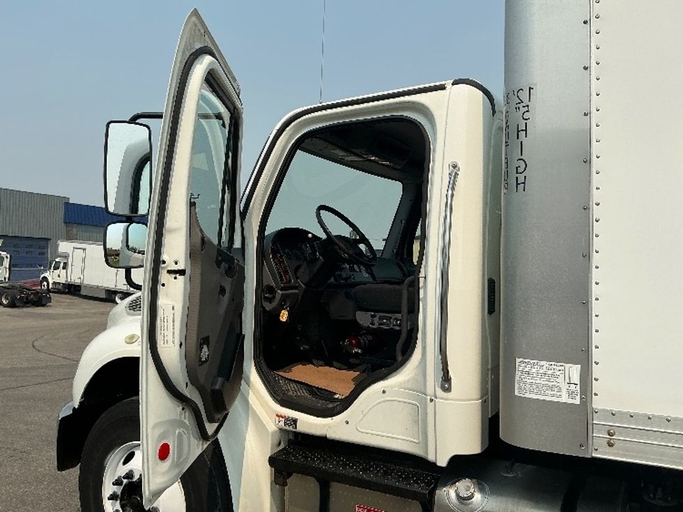 Medium Duty Box Truck-Light and Medium Duty Trucks-Freightliner-2020-M2-Calgary-AB-141,913\n\t\tkm-$ 70,500 - Image 16