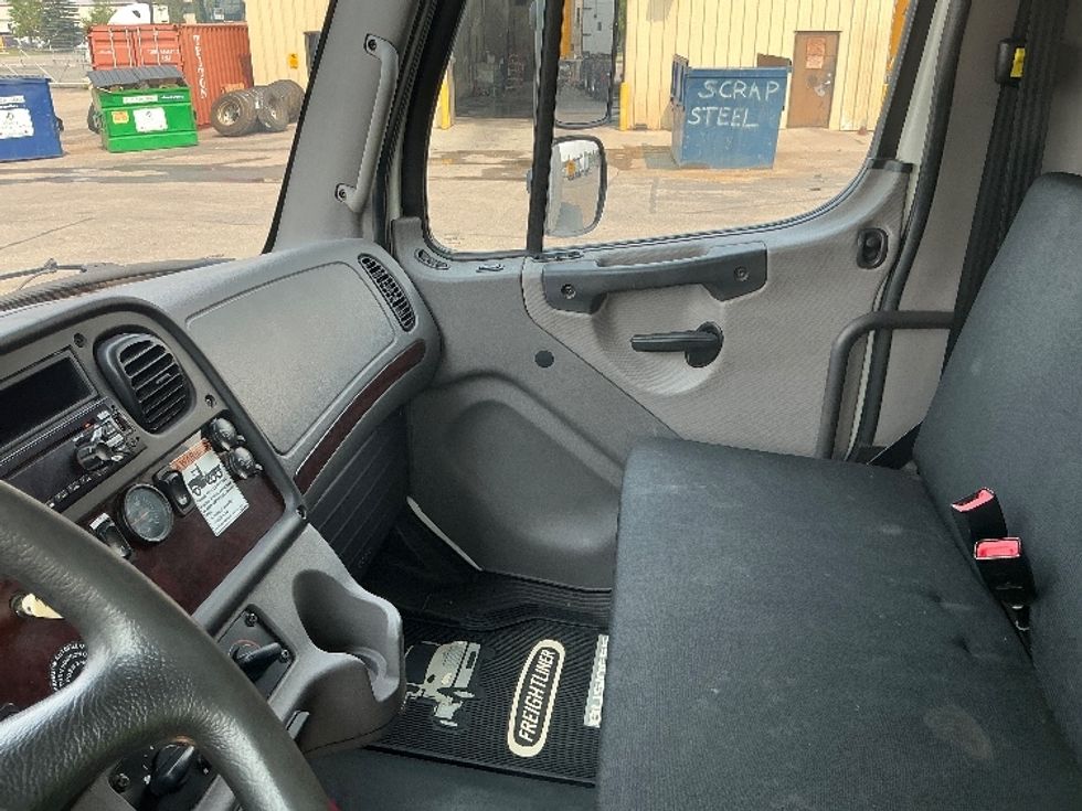 Medium Duty Box Truck-Light and Medium Duty Trucks-Freightliner-2020-M2-Calgary-AB-141,913\n\t\tkm-$ 70,500 - Image 19