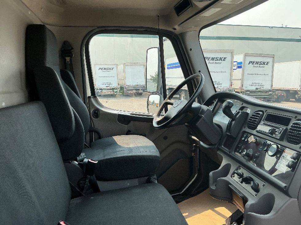 Medium Duty Box Truck-Light and Medium Duty Trucks-Freightliner-2020-M2-Calgary-AB-141,913\n\t\tkm-$ 70,500 - Image 22