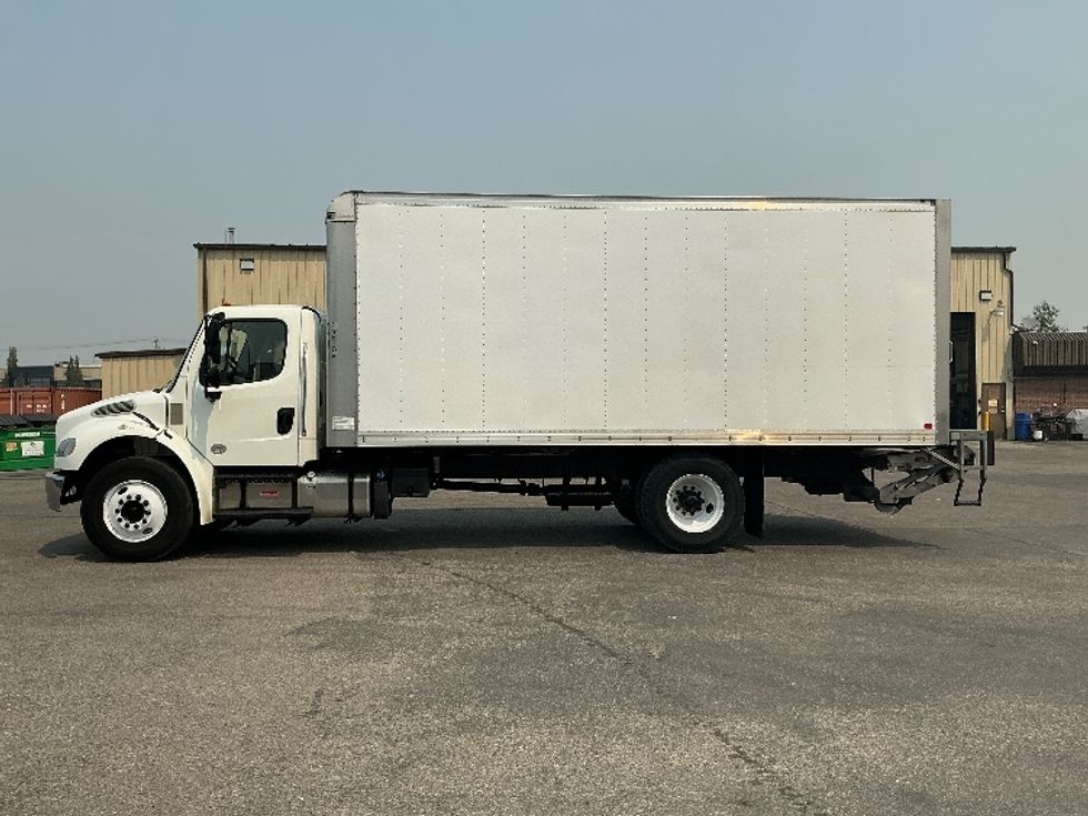 Medium Duty Box Truck-Light and Medium Duty Trucks-Freightliner-2020-M2-Calgary-AB-141,913\n\t\tkm-$ 70,500 - Image 4