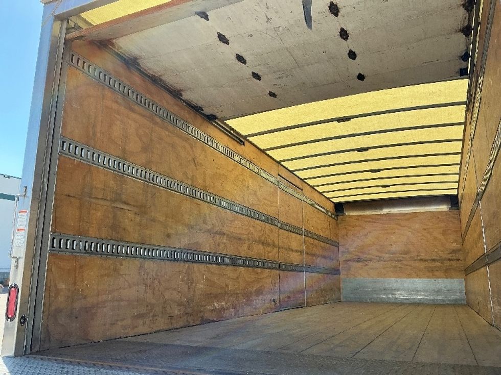 Medium Duty Box Truck-Light and Medium Duty Trucks-Freightliner-2020-M2-Calgary-AB-149,304\n\t\tkm-$ 77,500 - Image 11