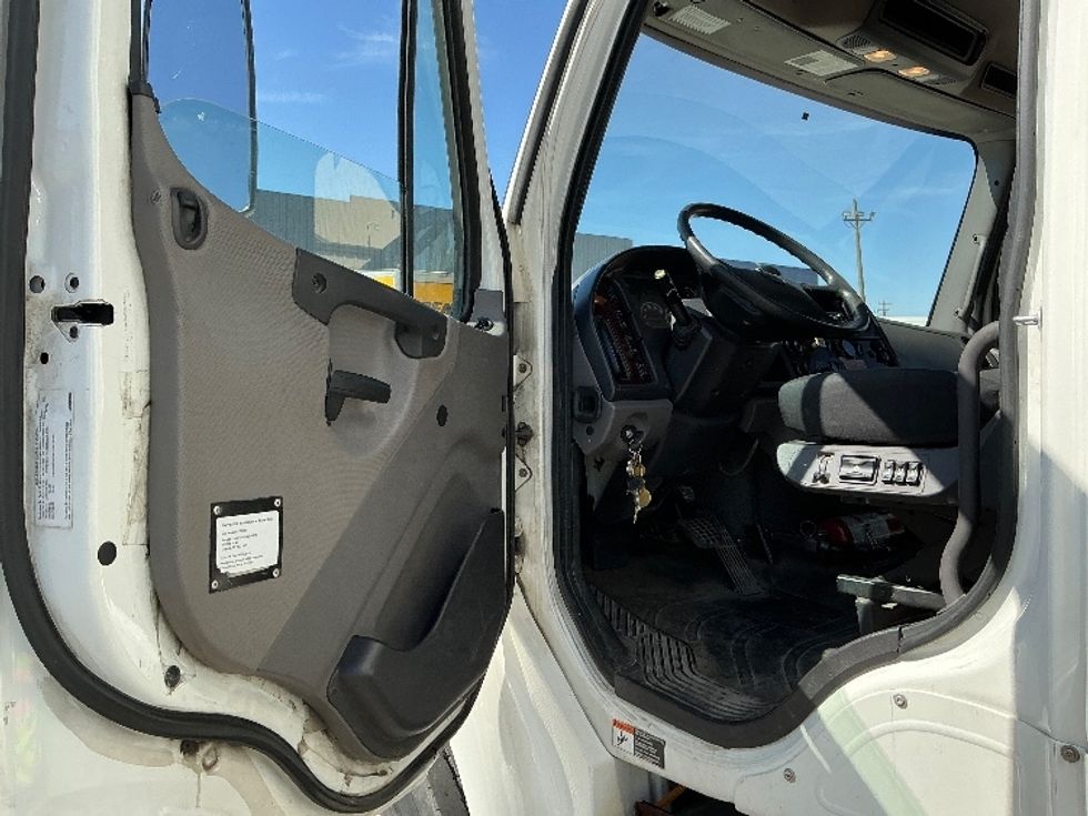 Medium Duty Box Truck-Light and Medium Duty Trucks-Freightliner-2020-M2-Calgary-AB-149,304\n\t\tkm-$ 77,500 - Image 16