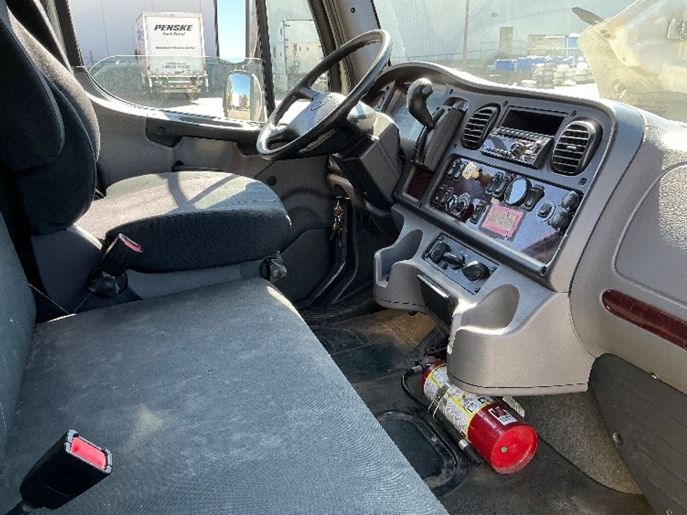 Medium Duty Box Truck-Light and Medium Duty Trucks-Freightliner-2020-M2-Calgary-AB-149,304\n\t\tkm-$ 77,500 - Image 22