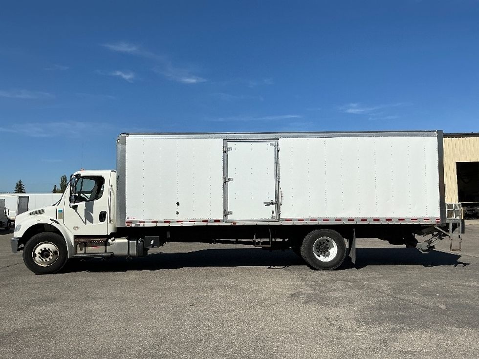 Medium Duty Box Truck-Light and Medium Duty Trucks-Freightliner-2020-M2-Calgary-AB-149,304\n\t\tkm-$ 77,500 - Image 4