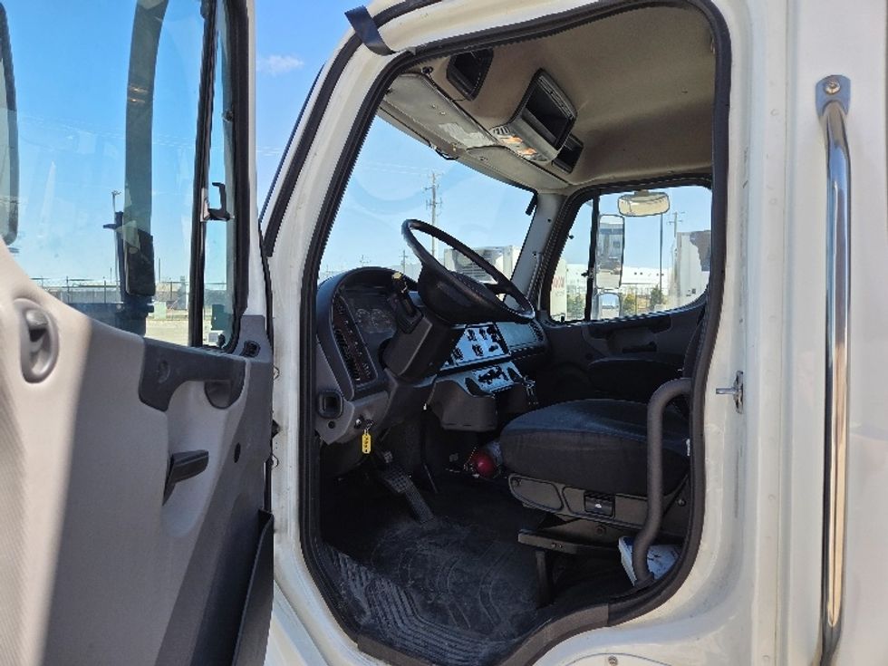Medium Duty Box Truck-Light and Medium Duty Trucks-Freightliner-2020-M2-Calgary-AB-158,359\n\t\tkm-$ 101,500 - Image 16