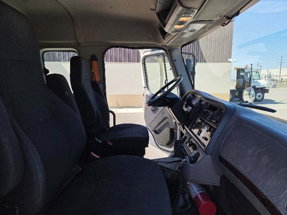 Medium Duty Box Truck-Light and Medium Duty Trucks-Freightliner-2020-M2-Calgary-AB-158,359\n\t\tkm-$ 101,500 - Image 22