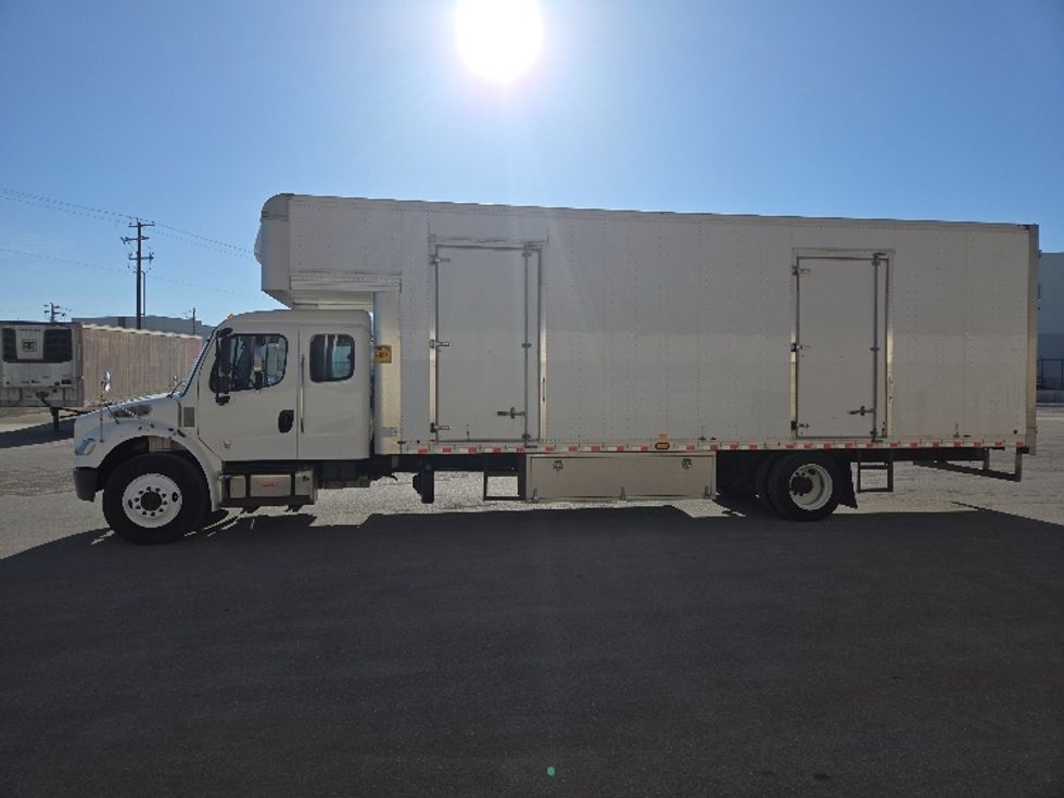 Medium Duty Box Truck-Light and Medium Duty Trucks-Freightliner-2020-M2-Calgary-AB-158,359\n\t\tkm-$ 101,500 - Image 4